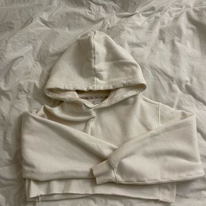 ARITIZIA TNA CROPPED BOYFRIEND HOODIE